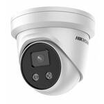 KAAMERAMAAILM.EE - Hikvision AcuSense 4MP torniga valvekaamera on valge, millel on must objektiivi ala, kaks väikest AcuSense'i andurit ja kaubamärgi nimi küljel. Sobib lae- või seinakinnituseks.