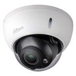KAAMERAMAAILM.EE - Lähivaade valgest Dahua IPC-HDBW2831R-ZS 8MP IP kuppelkaamerast musta objektiiviga, mis on paigaldatud lakke. Omadused: WDR, 3,7-11mm objektiiv, IR30m ulatus, IVS ja salvestab 25fps@8MP; Dahua Technology logo nähtav korpusel.