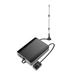 KAAMERAMAAILM.EE - Longse LMEMPSSL2008W on must WIFI IP-kaamera, millel on pordid, antenn ja väike juhtseade, mis on kujutatud valgel taustal. Sellel on 3,7 mm objektiiv ja Sony Starvis Full HD 1080p selguse tagamiseks.