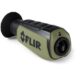 KAAMERAMAAILM.EE - Roheline ja must FLIR Scout III-320, 320 60 HZ käsikaamera soojuskaamera on nurga all, nii et objektiiv, okulaar, ülemised juhtnupud ja FLIRi logo küljel on näha selle objektiivi, okulaari ja FLIRi logo.