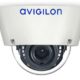 KAAMERAMAAILM.EE - Valge Avigiloni kuppelkaamera lähivaates on näha selle objektiiv ja infrapuna valgusdioodid, millel on sinine AVIGILONi logo. See 2,0-megapiksline (1080p) WDR-kaamera jäädvustab selge video igas valgustuses.