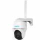 KAAMERAMAAILM.EE - Valge Valvekaamera Reolink Go PT Plus (4G/LTE, akuga, pööratav 355° Pan & 140° Tilt, Starlight sensor, päikesepaneel) on paigaldatud seinakinnitusele koos antenniga traadita ühenduvuse jaoks.