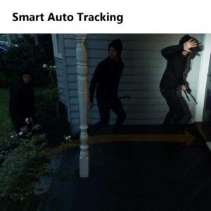 KAAMERAMAAILM.EE - Kolm tumedates riietes ja mütsidega inimest lähenevad öösel majale, üks neist läheneb uksele. Oranž nool näitab nende teed "Smart Auto Tracking" all, mida on filminud Imou Cruiser SE IPC-S41FP 4MP IP Wi-Fi PT kaamera FullColor ja IR30m ulatusega.